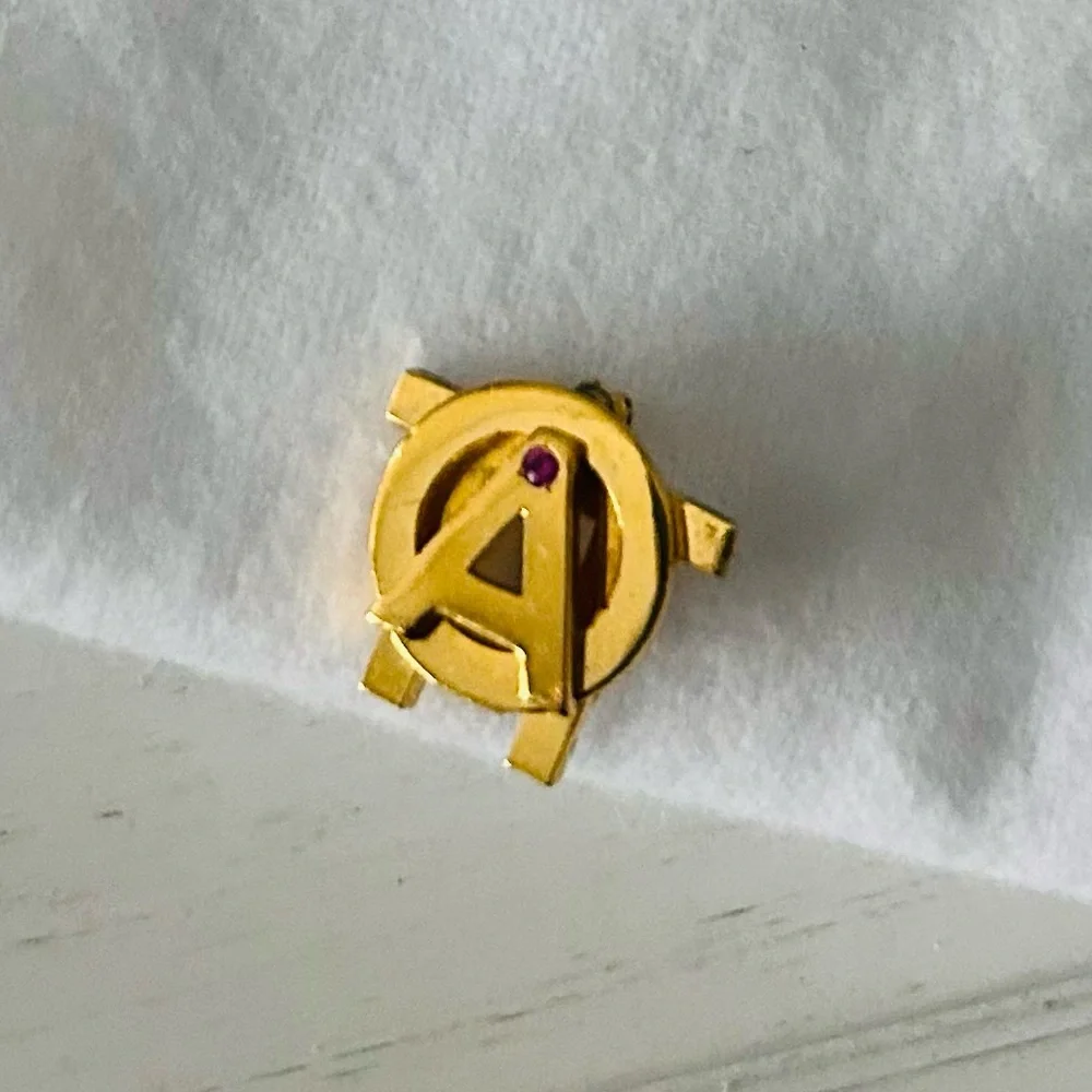 Alpha Omicron Pi Gold Tone Brooch with Red Ruby Vintage 1980’s - Picture 4 of 10